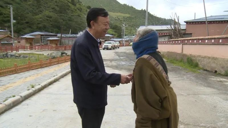 「情系车巴沟话谈百姓事」俞成辉深入卓尼县尼巴镇调研指导工作