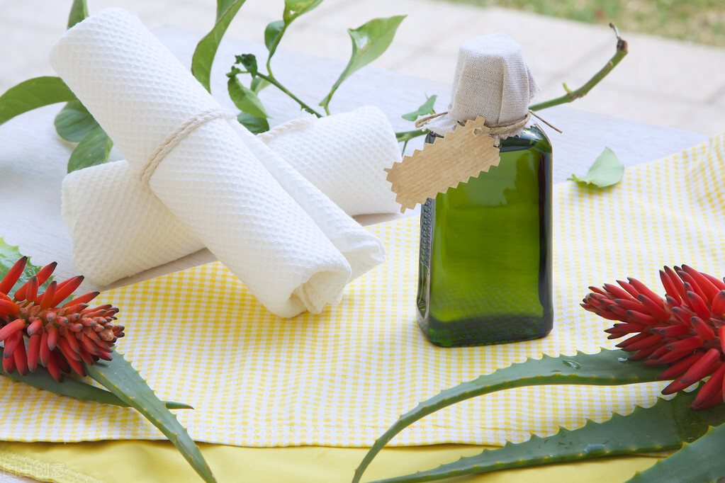 氨基酸洗面奶到脸上就没有泡沫了,氨基酸洗面奶真的不伤皮肤吗