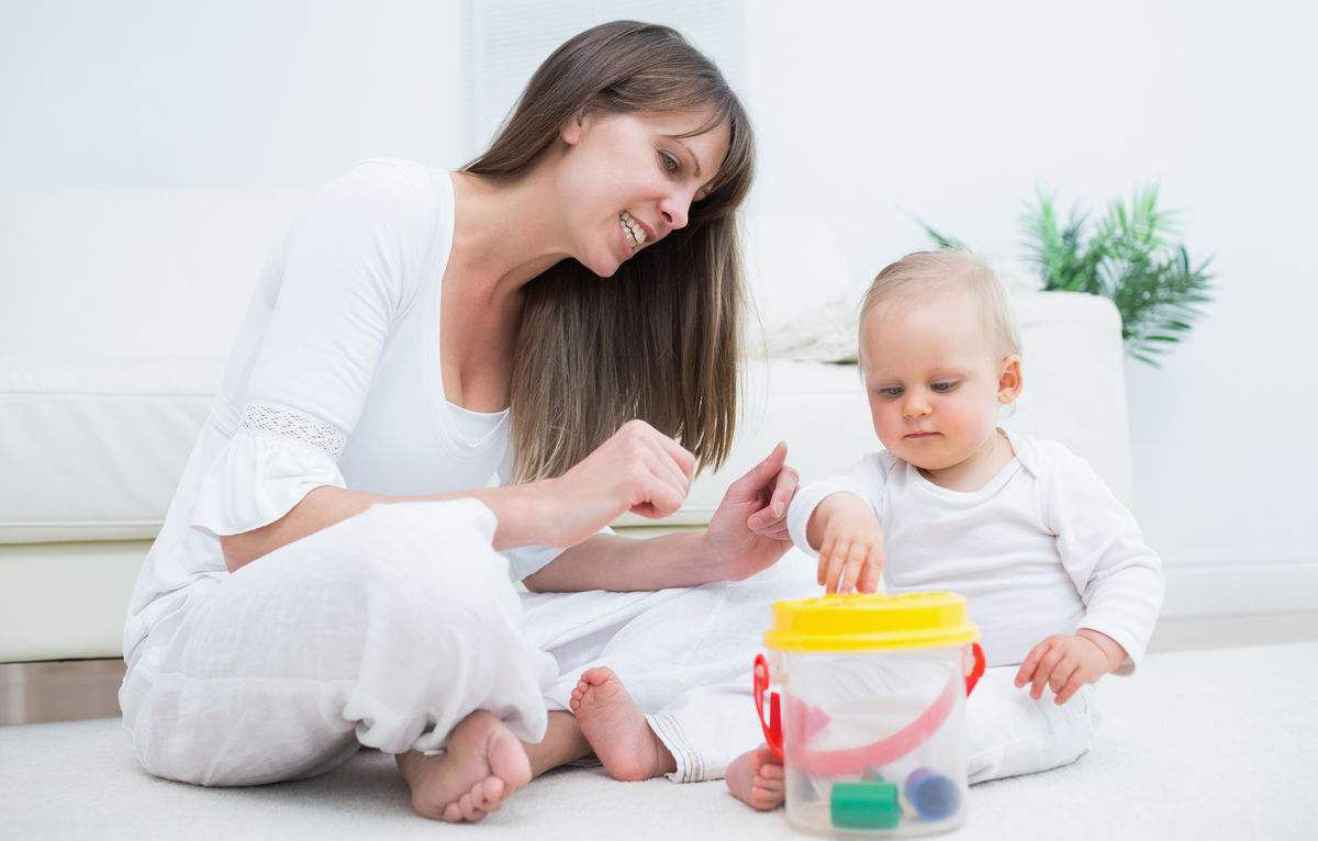 小孩光脚不穿袜子训练,孩子不爱穿袜子如何教育