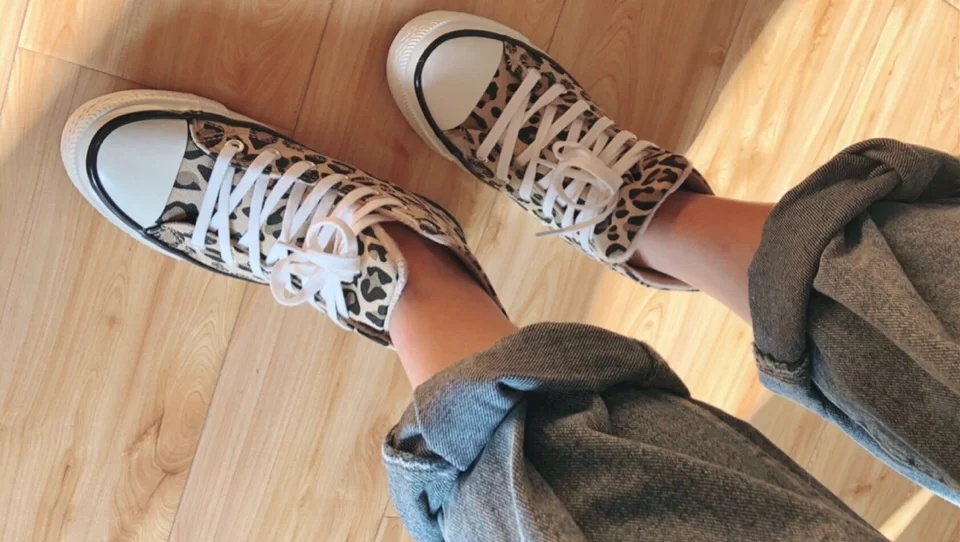 超好看又有少女心的高帮帆布鞋 (秋冬彩色帆布鞋穿搭女2021高级感)