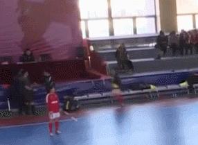 该你管的你就管,带你走进五人制裁判手势