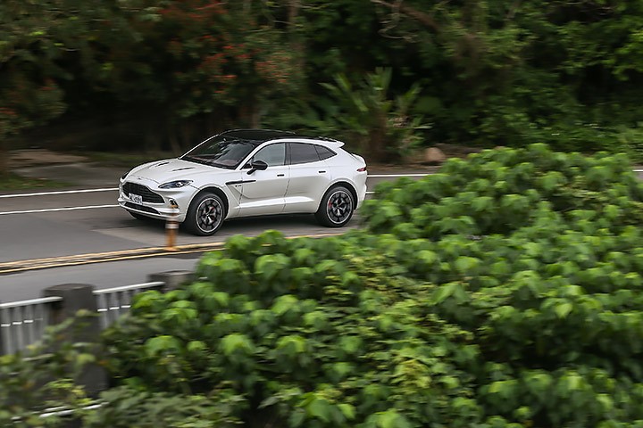 第一次试驾阿斯顿马丁dbx原型车,阿斯顿马丁dbx1913试驾