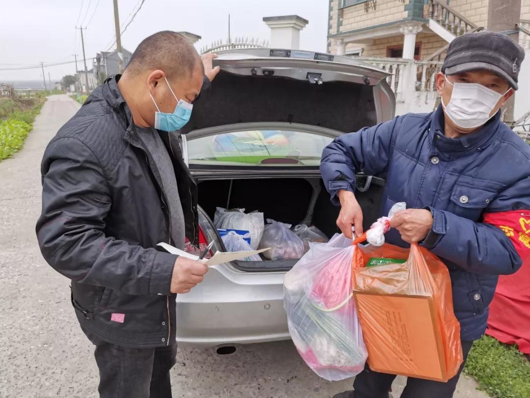 朱家角万隆村：*党**员干部冲锋在前，筑牢疫情防控“最后一公里”