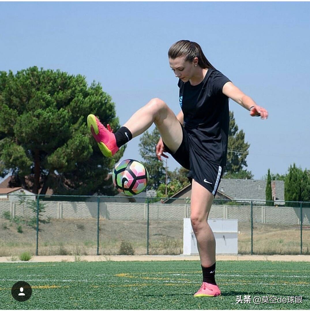热爱足球的姐妹们最帅气,迟到的说一声,祝所有女球迷节日快乐!