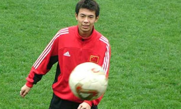 徐亮哪场比赛进球后被排挤,揭秘徐亮回忆录国家队荣誉与心酸