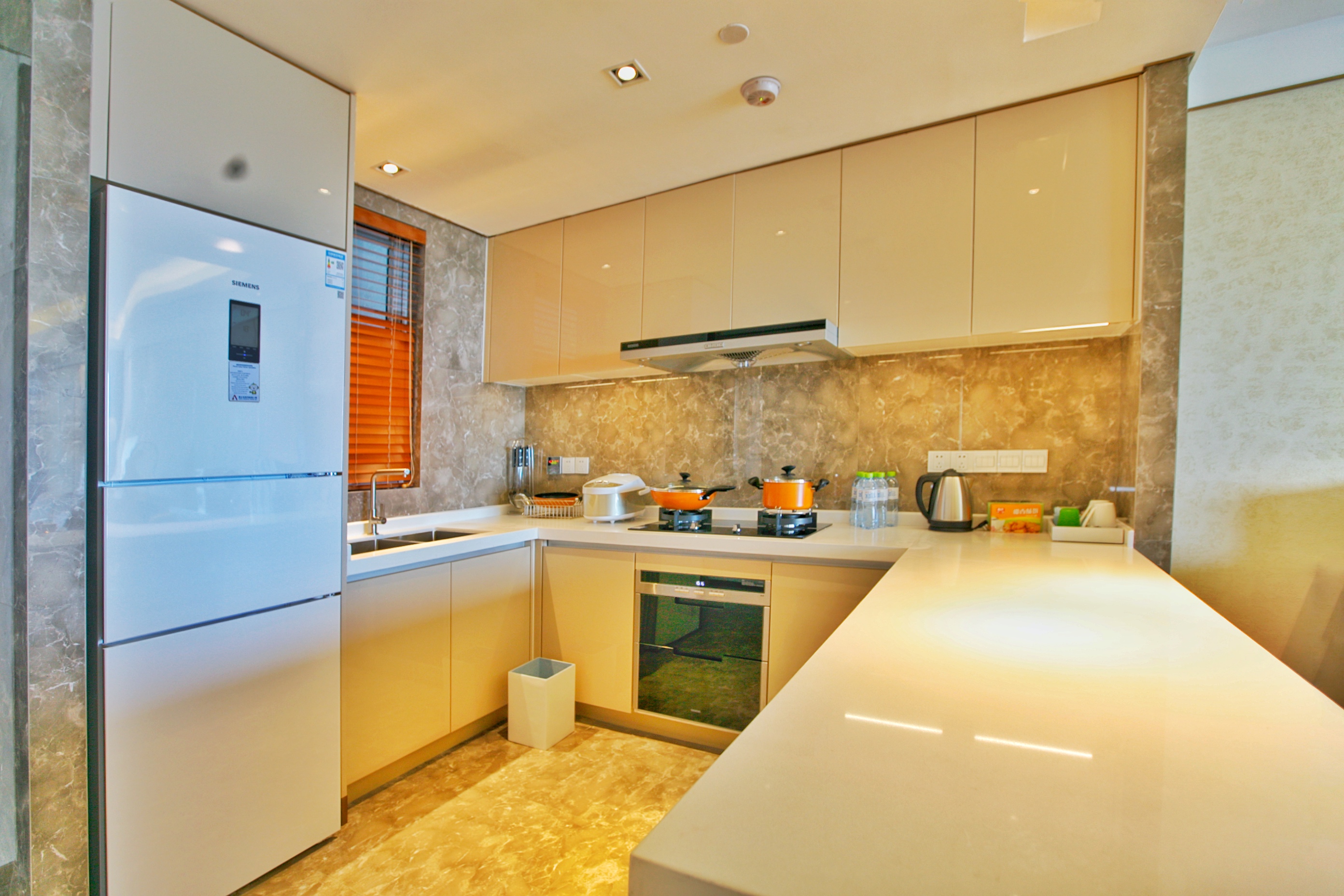 去三亚度假住哪个酒店比较好,三亚包吃住最好的酒店公寓