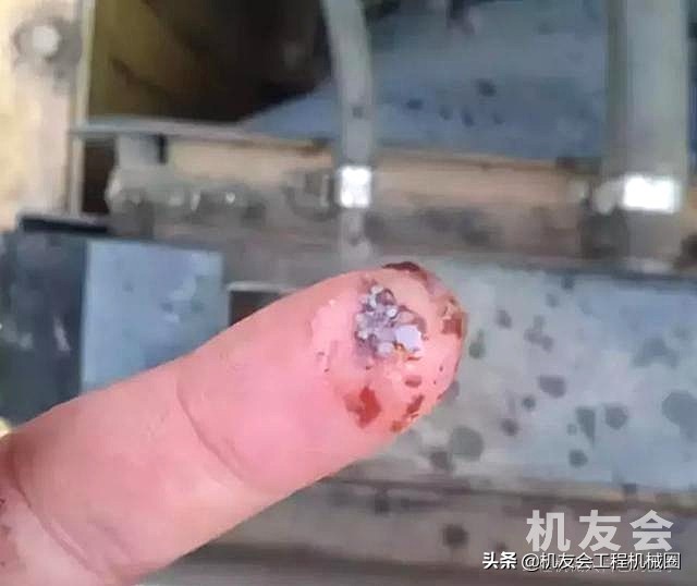 趁夏天还没到，花12块钱搞定挖机水温过高的问题吧