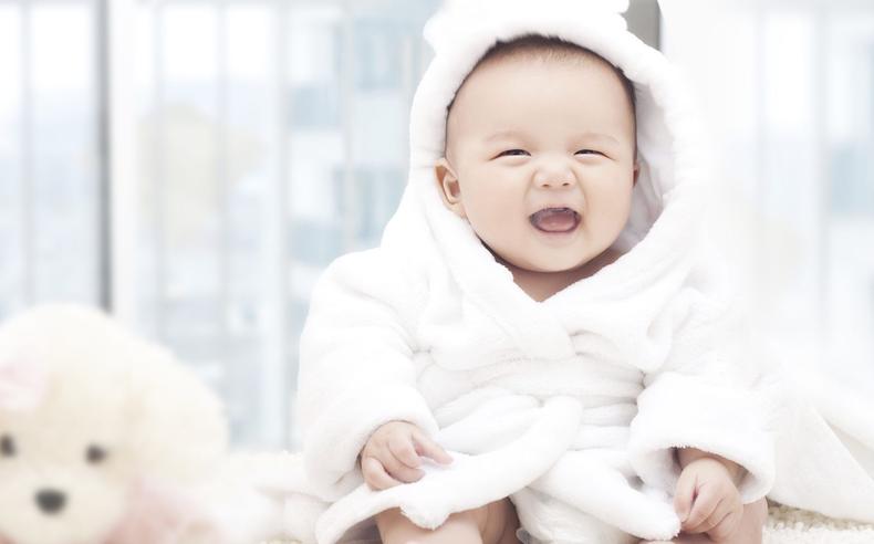 宝宝冬天也会“中暑”？冬季给娃穿衣，一摸二看便知是否够