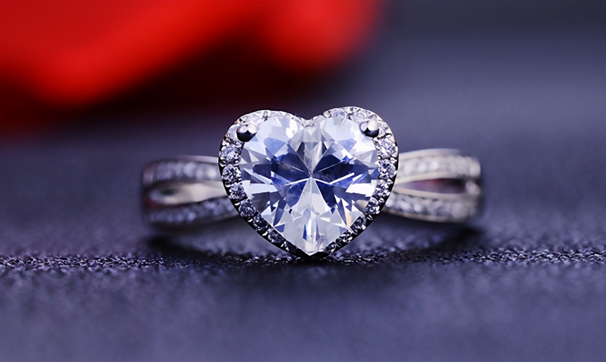 18k钻戒好还是铂金钻戒好,18k金钻戒的钻是真的吗