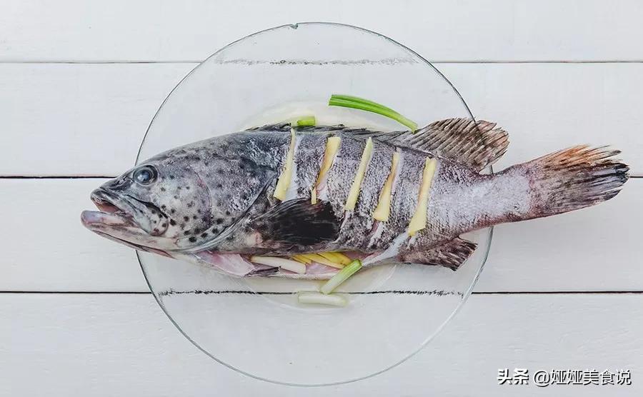 清蒸石斑鱼正宗的做法,清蒸石斑鱼的高档做法