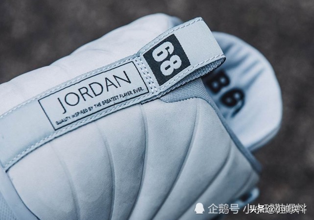 aj复古篮球鞋灰白蓝,不一样颜色的aj