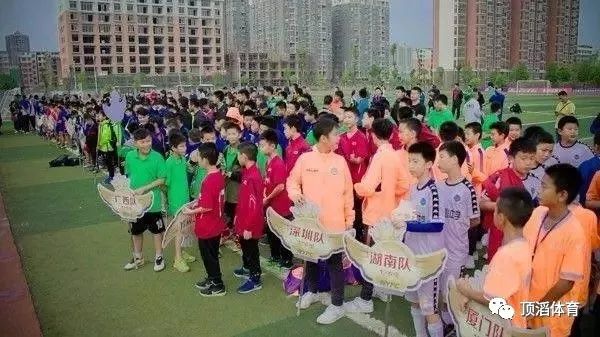 2022国际足坛发生的事,论中国足球的现状与未来论文