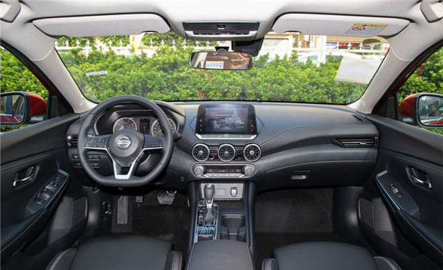 轩逸2020款1.6lxlcvt悦享版carplay,日产轩逸经典2021外观