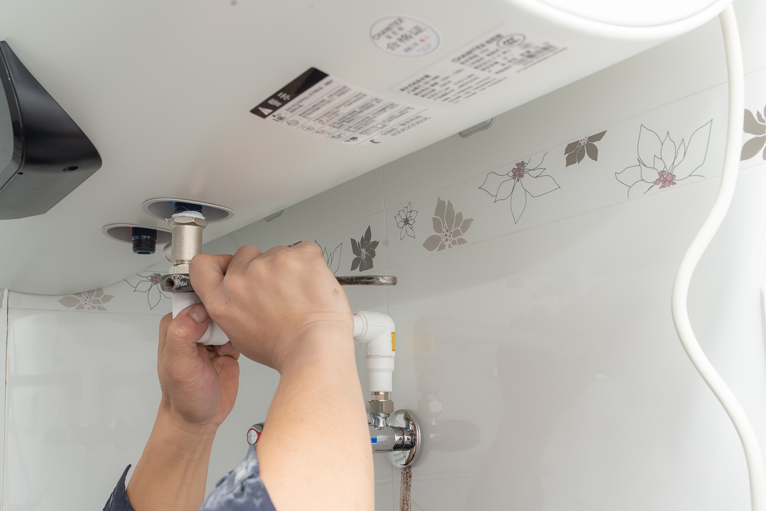 安全智能电热水器,速热式电热水器安全