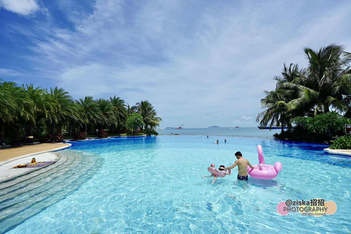 杨紫给李现分享旅游景点,现实生活中李现和杨紫到三亚旅游