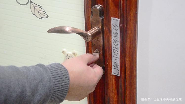 门被反锁了怎么快速开锁,门被反锁不用找开锁匠
