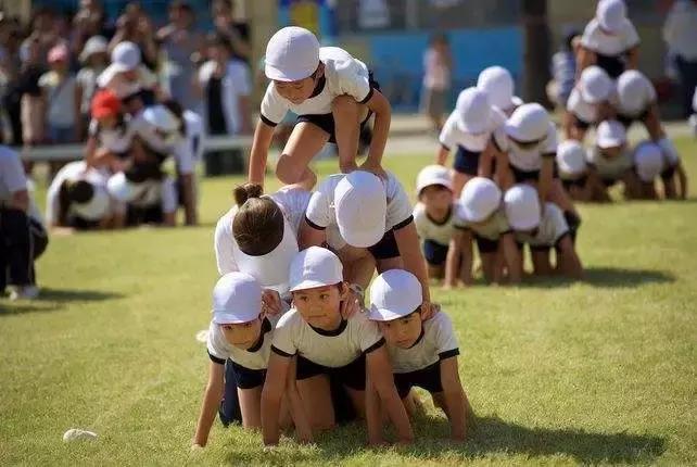 小男孩多次跳箱失败教练鼓励,儿童跳箱失败