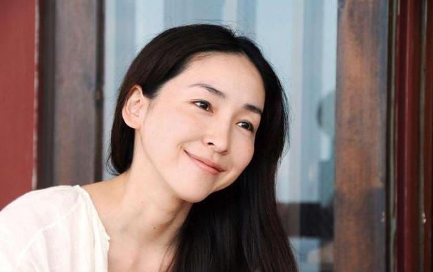 一个人的脸型决定了她的颜值,一个人的脸棱角分明