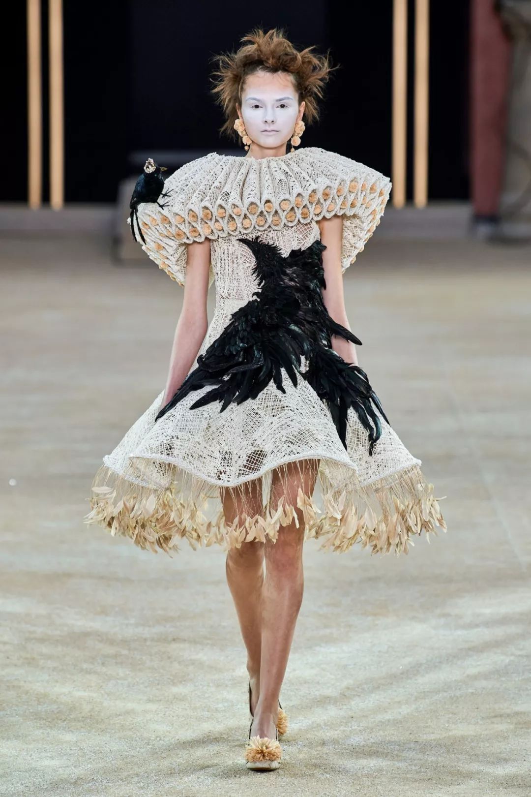 东方元素终于闪耀在时装金字塔尖 (东方元素时装周放异彩)