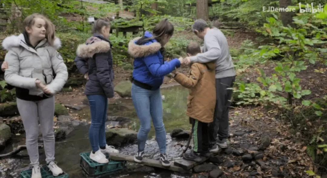 结婚30年生22娃，网友群嘲太窒息了，结果他们的生活却啪啪打脸