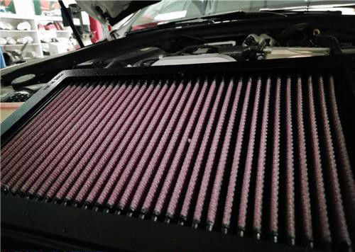 奔驰c级加赛车尾翼,奔驰c级车配空气悬挂