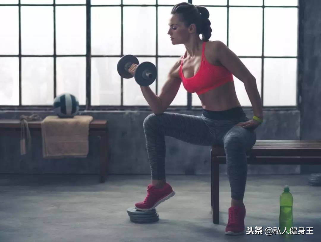 哑铃锻炼全身肌肉最好的动作,哑铃锻炼全身肌肉的方法