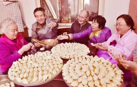 三十除夕守岁夜，饺子、春联、团圆饭！