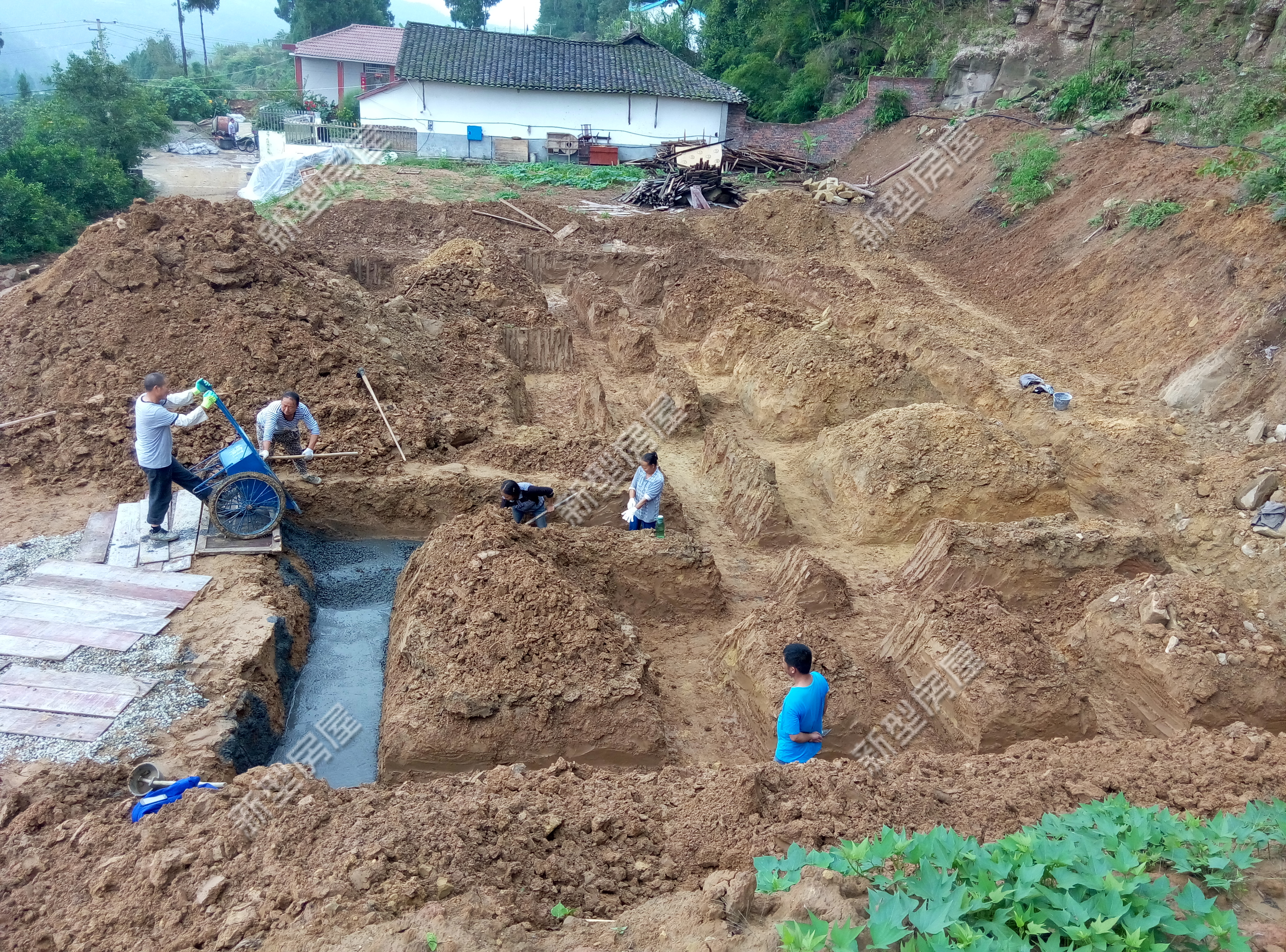农村自建房浇混凝土有点轻微裂痕,农村自建房混凝土怎样不裂
