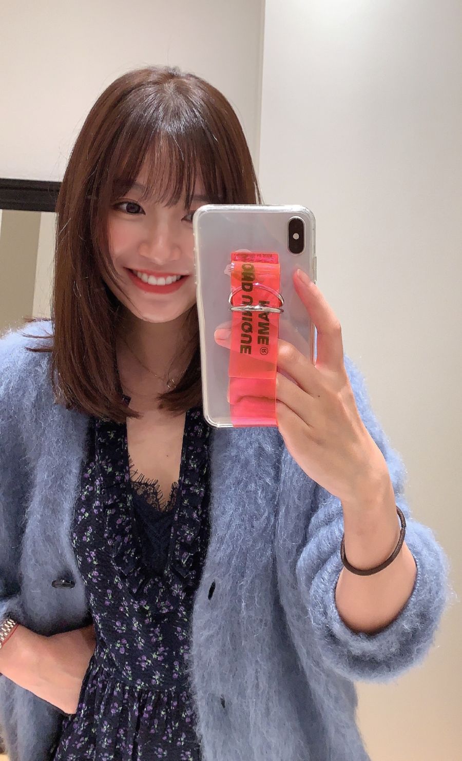 张子萱挑战吊带裙,张子萱夏日吊带裙