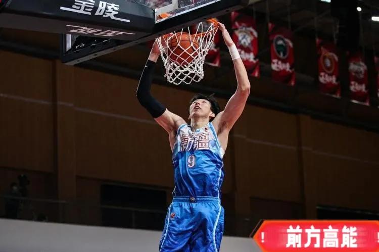 周琦打脸视频集锦,周琦上场穿nike鞋了吗