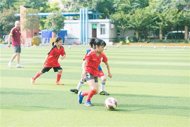 暑假足球小将,足球成人暑期训练营