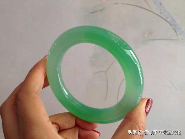 如何检测翡翠是真翡翠还是假翡翠,老翡翠和新翡翠哪个更有收藏价值