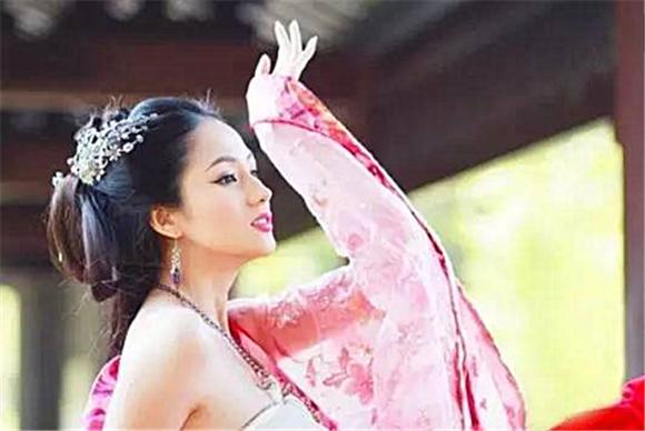 用*药春**魅惑君王的妃子,孝文帝的宠妃终是玩火*焚自**