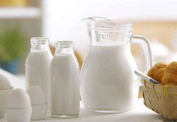 狗狗一天要喝多少水才正常,狗狗一天喂几次水最好