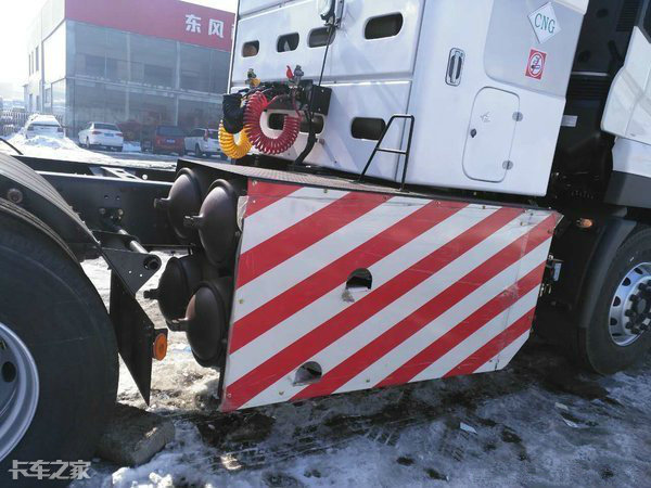 国六lng车价格,国六lng牵引车费气