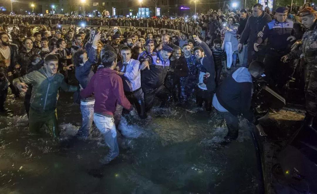 才华横溢的女人是什么样子,真正聪明有才华的女人