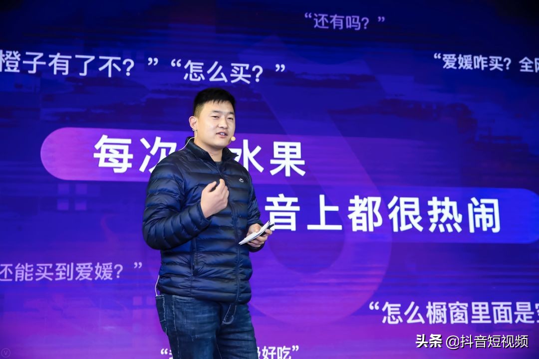 他靠说大实话火了，一天卖光27吨水果，粉丝说再买不到就举报