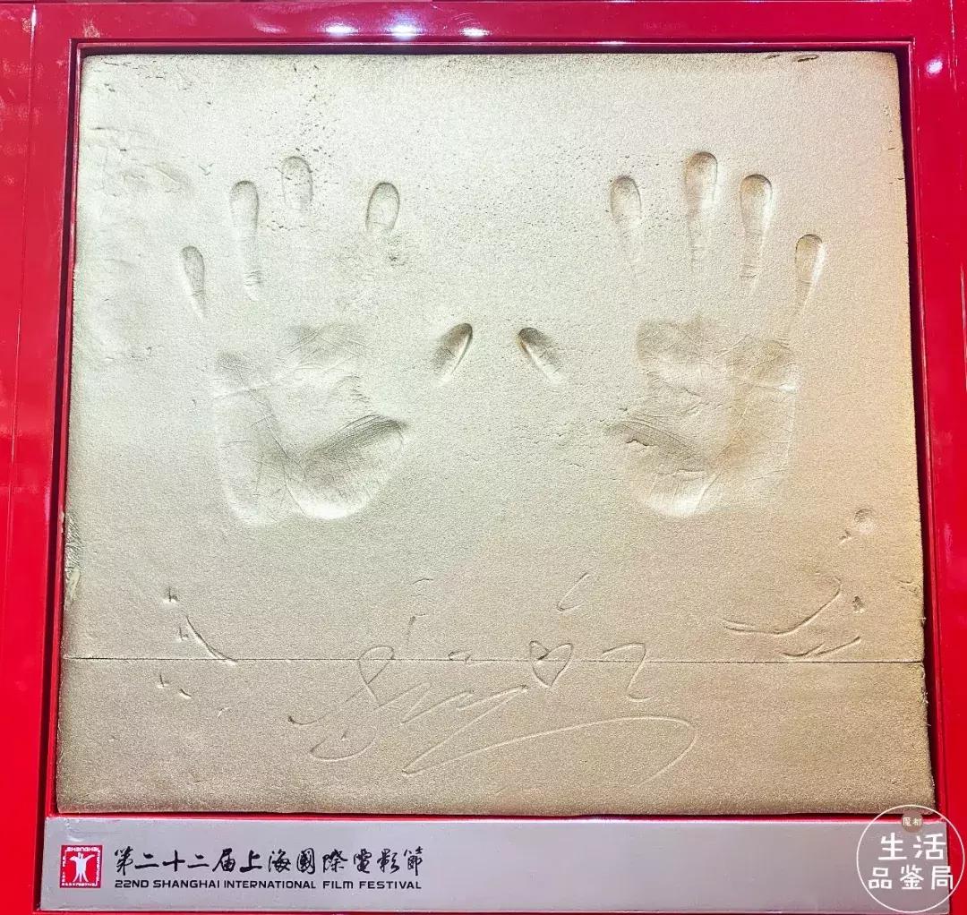 连王嘉尔、郑恺等大牌明星疯狂Pick的阿玛尼快闪店空降魔都