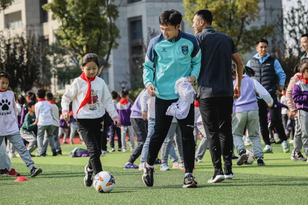 共建活动|支云狼兵走进南通紫琅一小，共度冲甲三周年纪念日