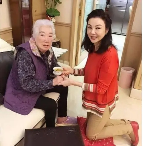 54岁王祖贤美图,亚洲第一长腿女星周慧敏