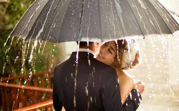 拍婚纱遇到阴雨天怎么办？摄影师告诉你阴雨天婚纱照别具一格