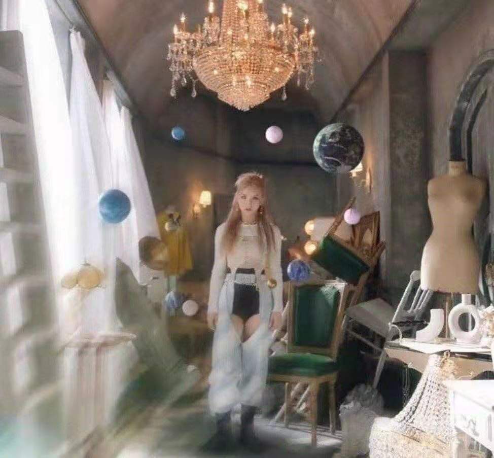 韩国女团穿“开裆裤”唱跳!露黑色*裤底**显不雅,迷惑穿搭遭吐槽