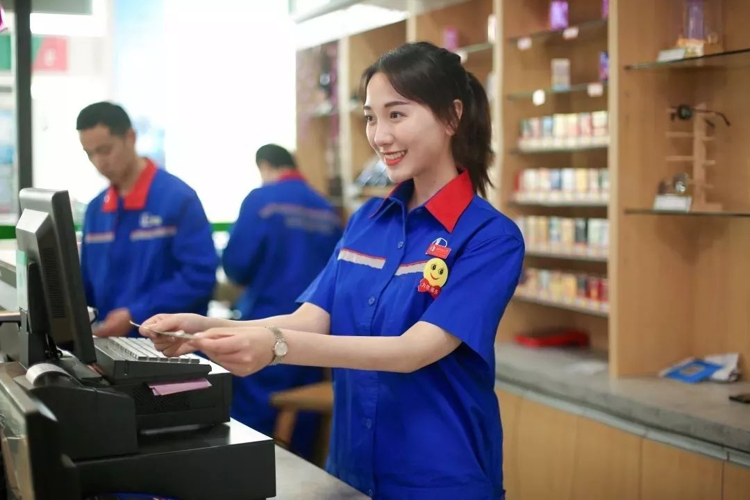 加油站这些事千万不要做,中石化加油站加油服务全过程