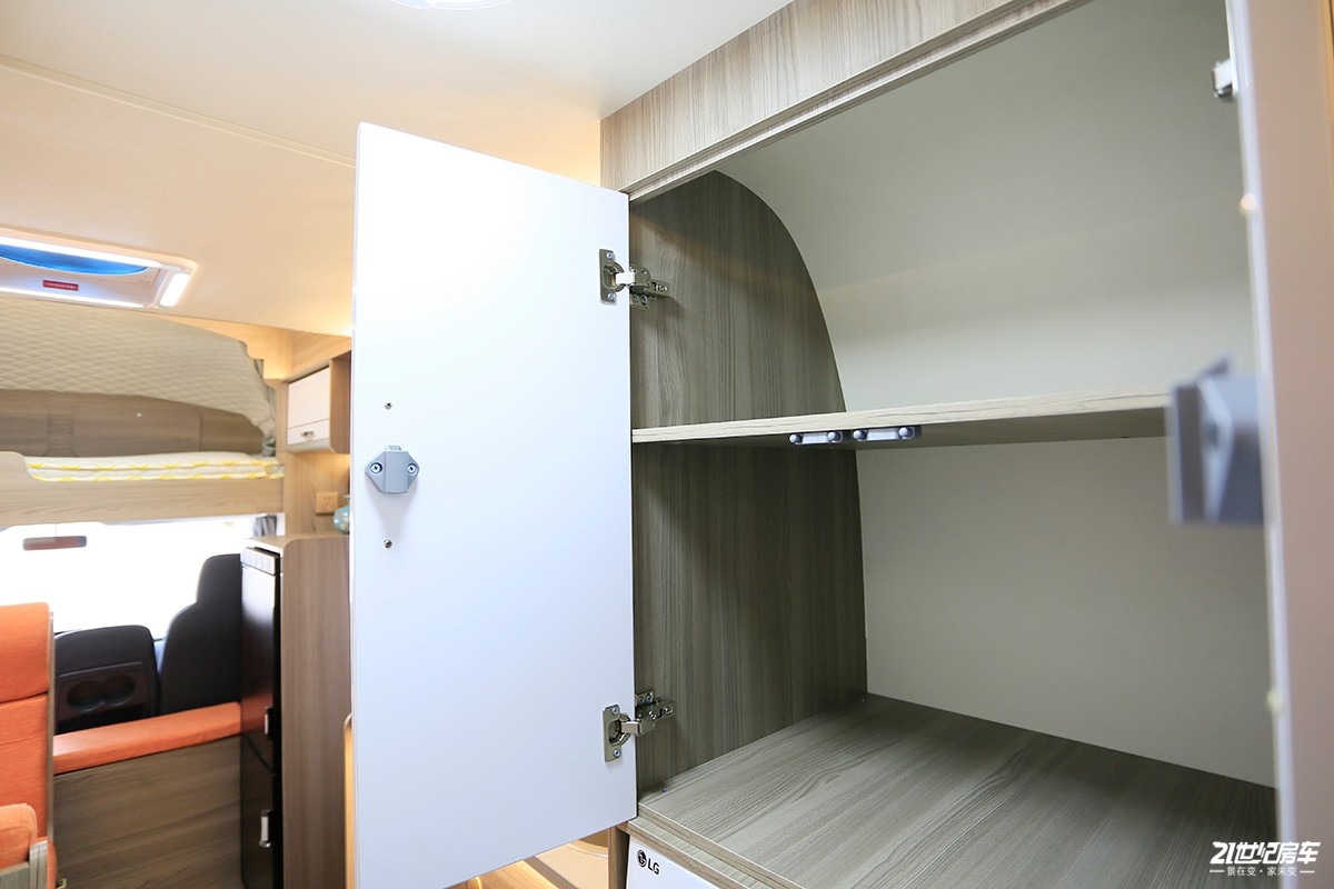 性价比入门房车,新飞国六平头轻卡房车