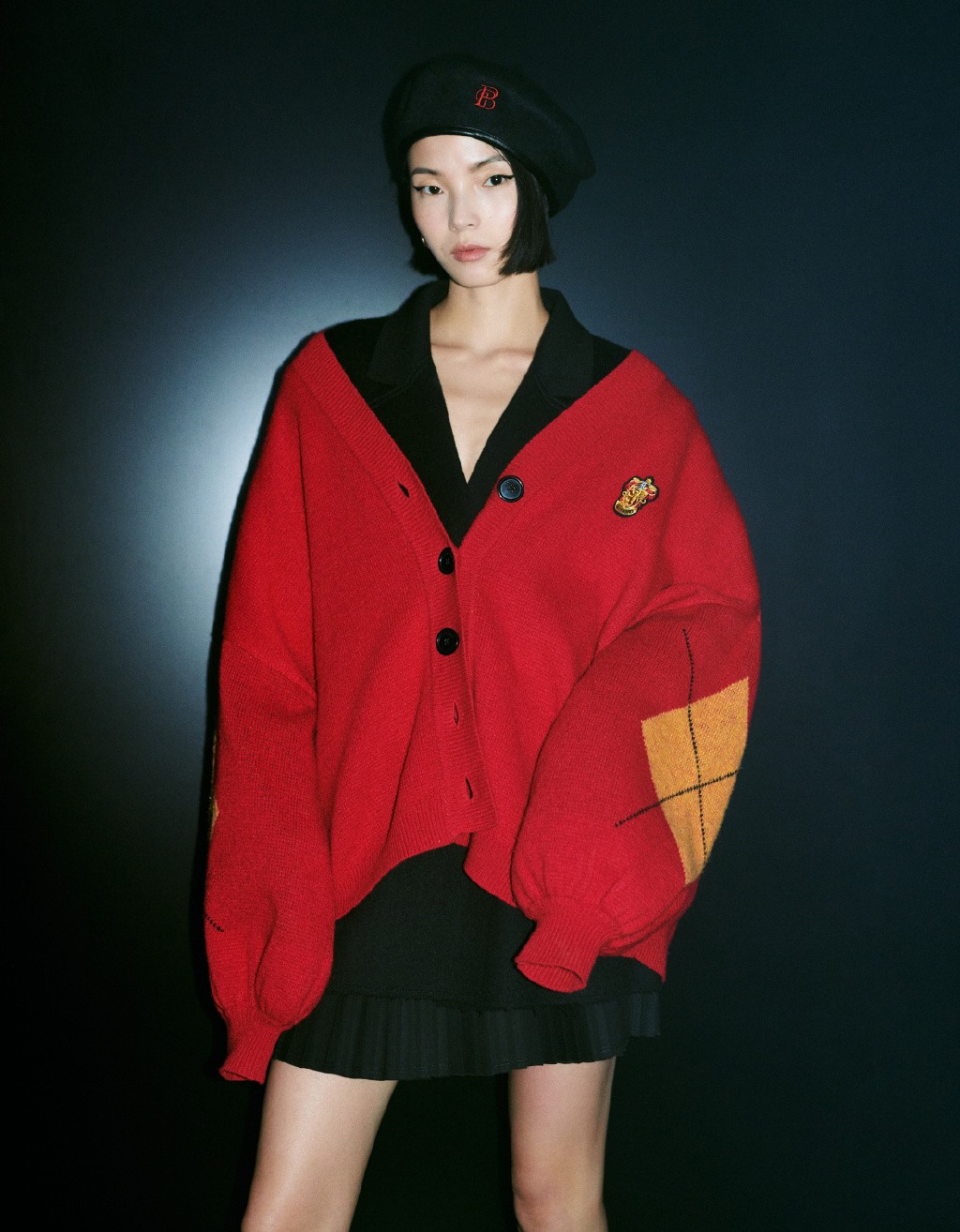 她被国外媒体称为“东方娃娃”，穿运动装出镜，身体线条太完美