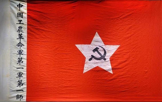 看两张有瑕疵的油画、照片，了解人民*队军**军旗的前生今世