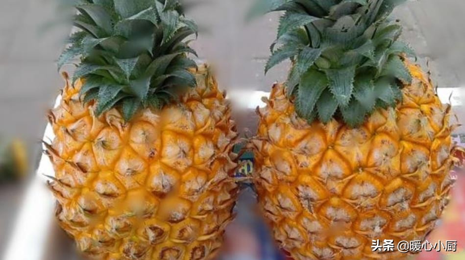 菠萝的正确吃法要用盐水泡,菠萝用盐水泡过之后菠萝水能喝不