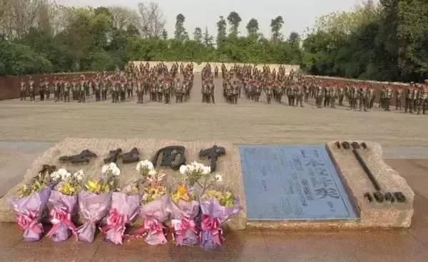 [真男人]嫌工资低辞职的四川副市长