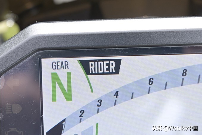 川崎z900跟川崎z1000有什么差别,川崎Z900驾驶体验