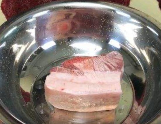 迅速解冻冻肉的方法,冻肉煮出来硬